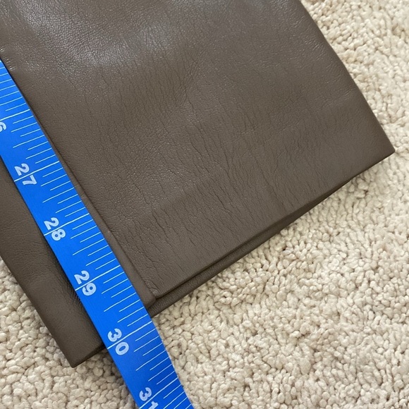 Aritzia Wilfred Funk Pant High-waisted vegan leather pants Size 00 Shitaki - Picture 8 of 14